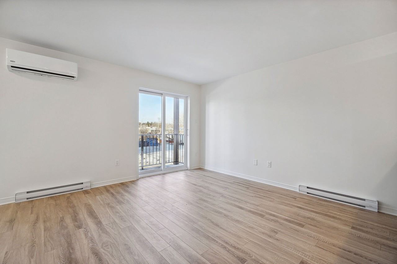 947 NOTRE DAME - Photo 5 of 26