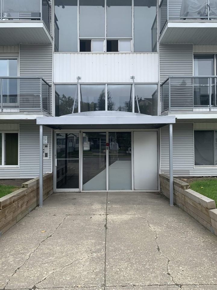 Red Lion - Photo 4 of 18