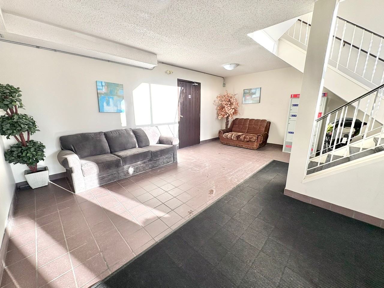 Terwillegar Park Manor - Photo 6 of 38