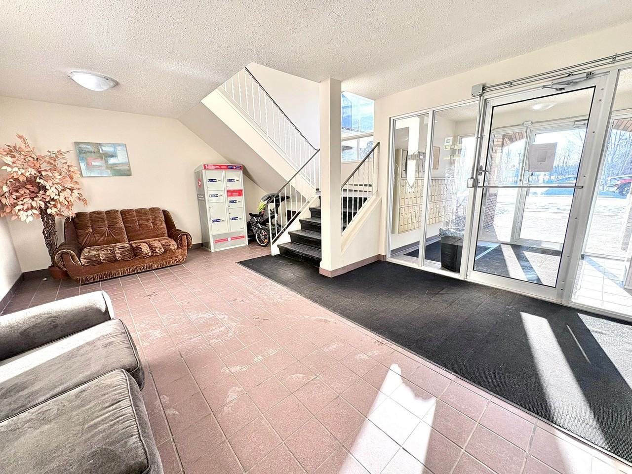 Terwillegar Park Manor - Photo 7 of 38