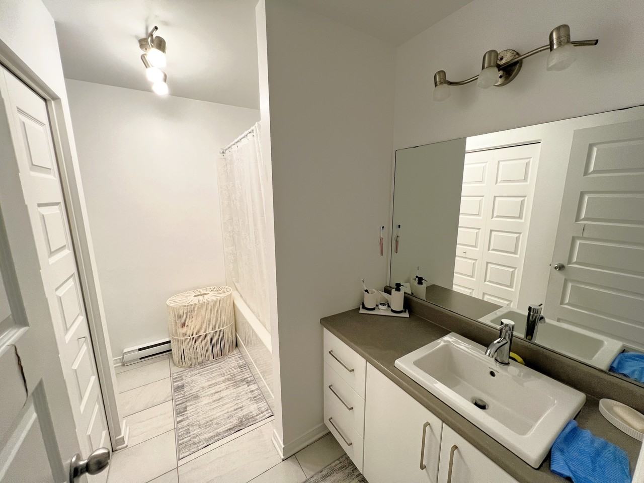 Liverpool / Amsterdam - Photo 6 of 7