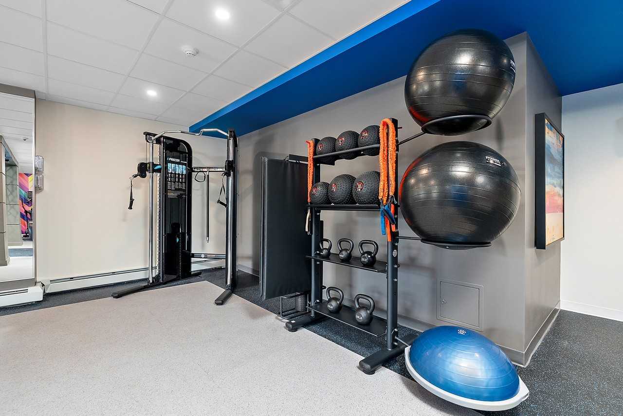 Southgate Tower - Photo 7 of 28