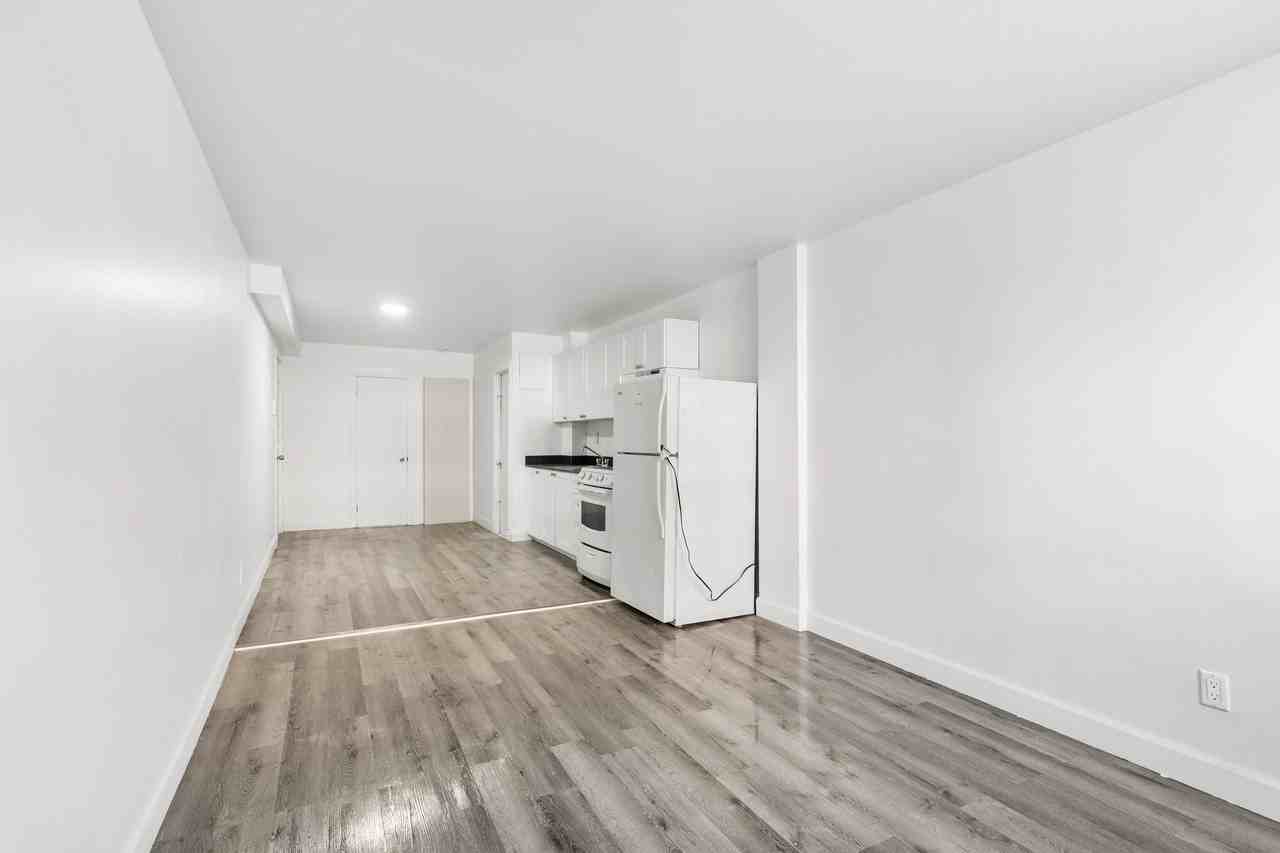 4750 Ontario Est - Photo 4 of 8