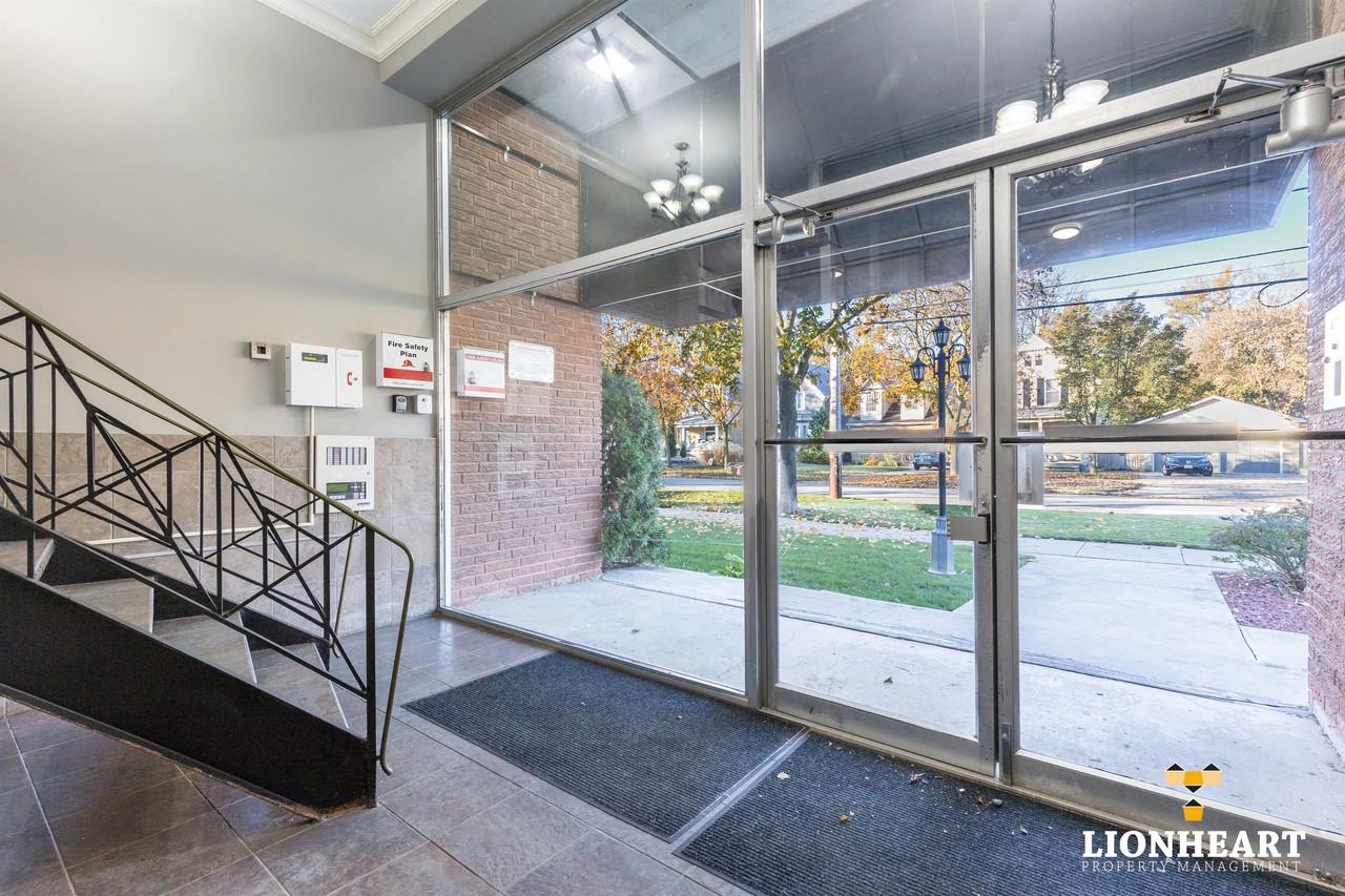 302-570 William Street - Photo 3 of 24