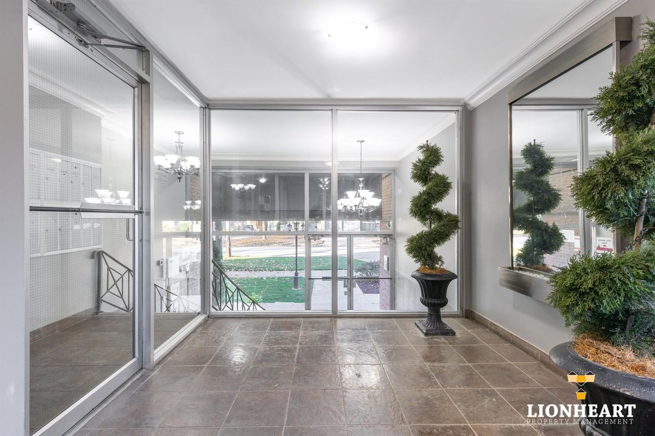 302-570 William Street - Photo 4 of 24