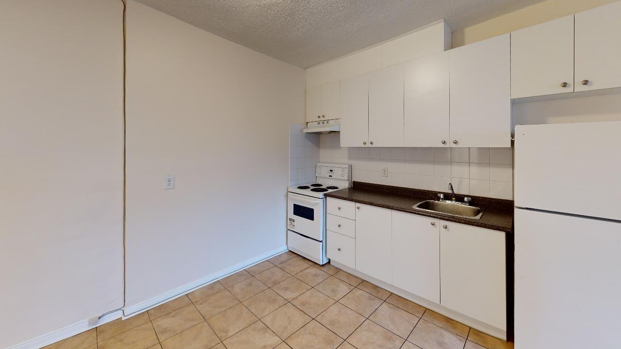 506 Danforth Apartments - Photo 2 of 18