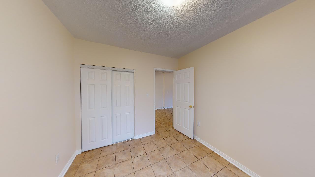 506 Danforth Apartments - Photo 6 of 18