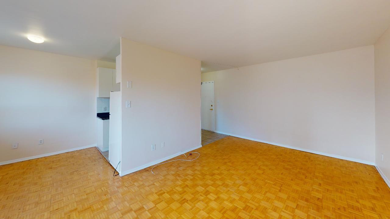 506 Danforth Apartments - Photo 7 of 18