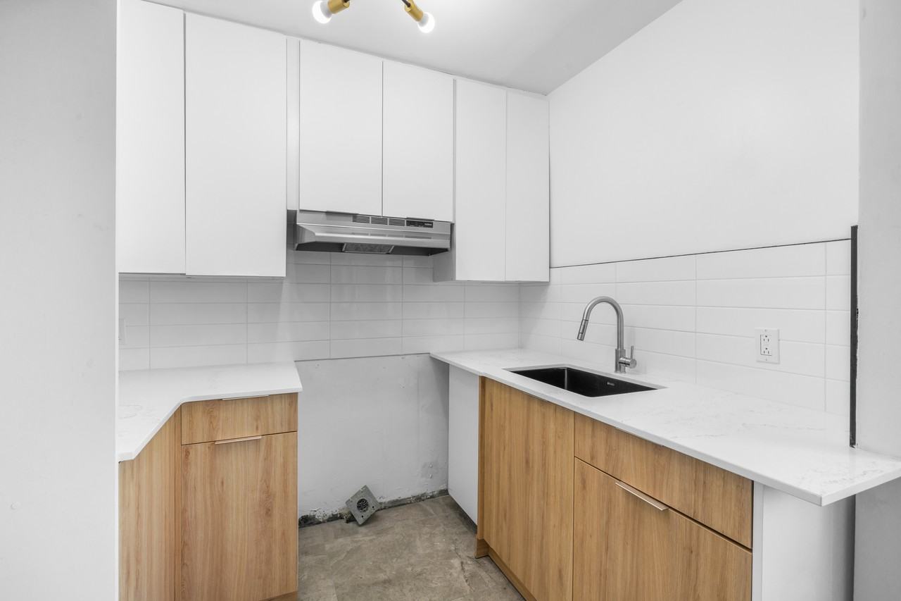 7050 Viau, app. 305 - Photo 2 of 9