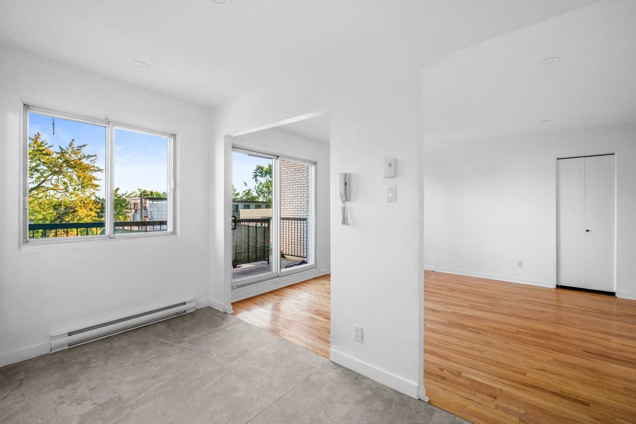 7050 Viau, app. 305 - Photo 3 of 9