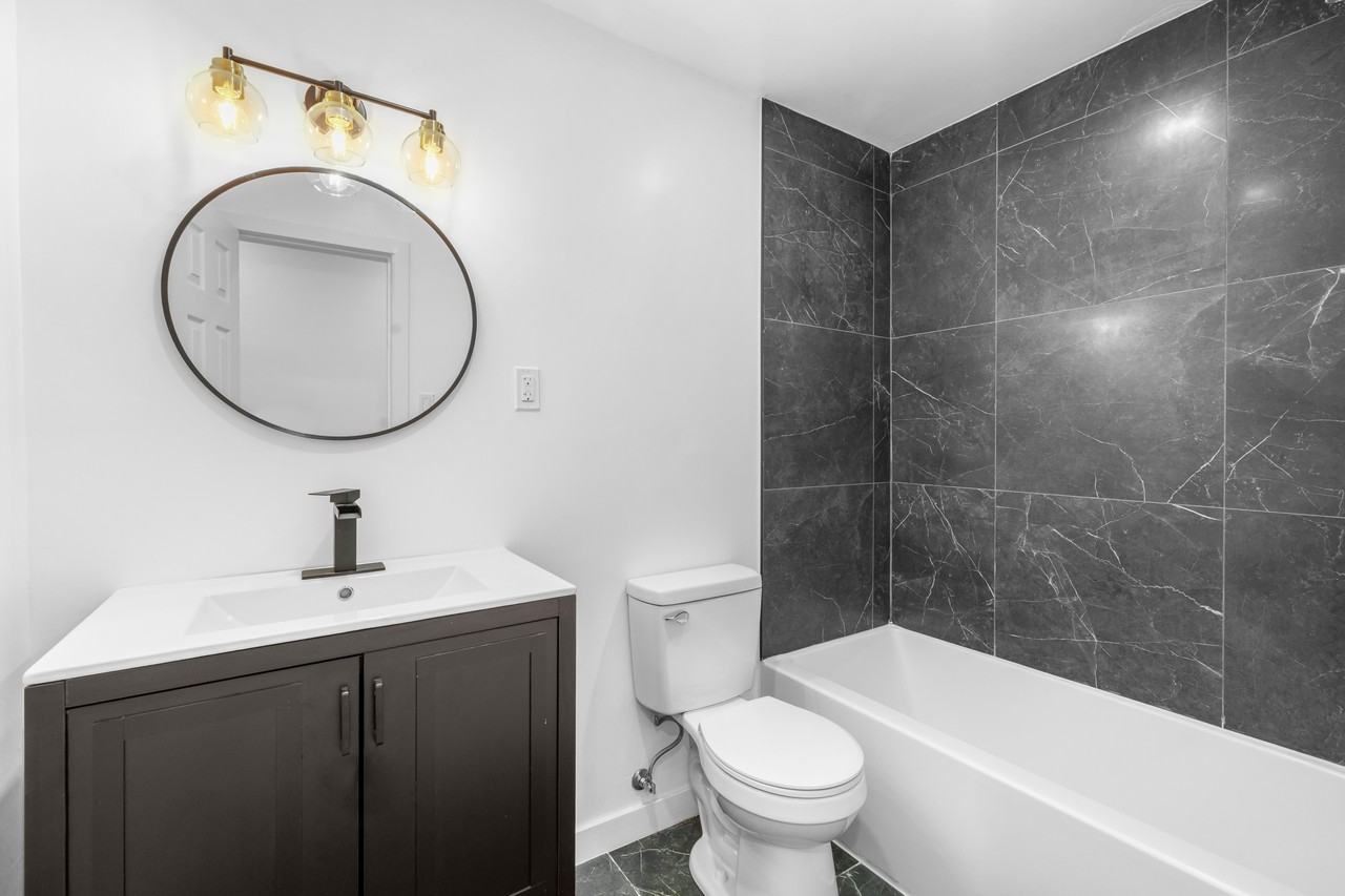 7050 Viau, app. 305 - Photo 7 of 9