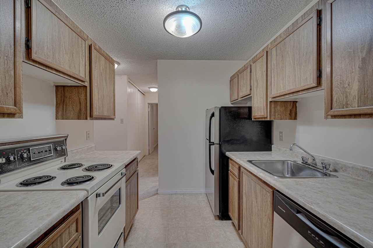 Palace Gates - Photo 7 of 12