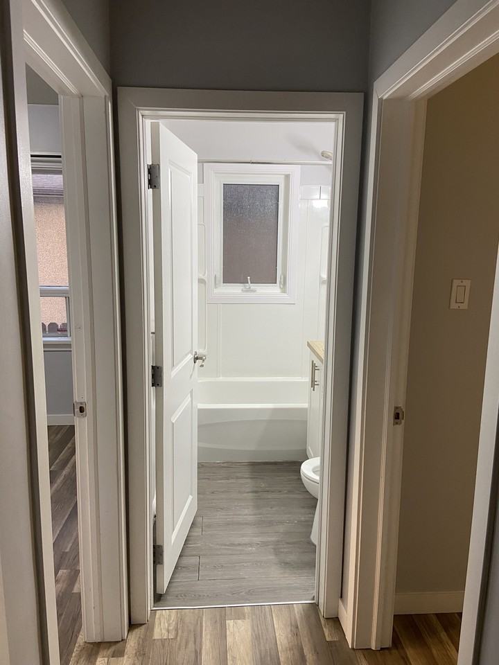 12030 127 St NW Main Floor & Garage - Photo 5 of 31