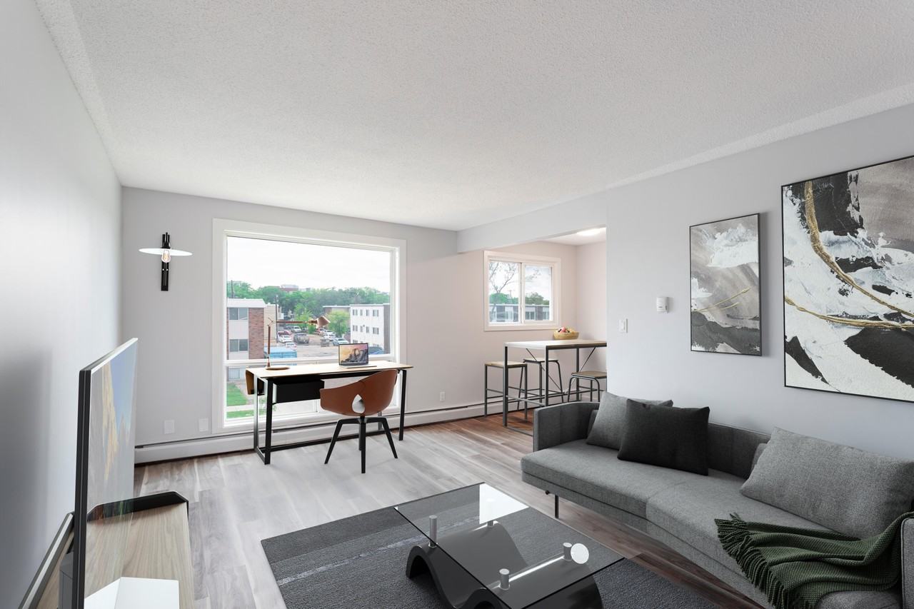 Robin Manor - Photo 2 of 15