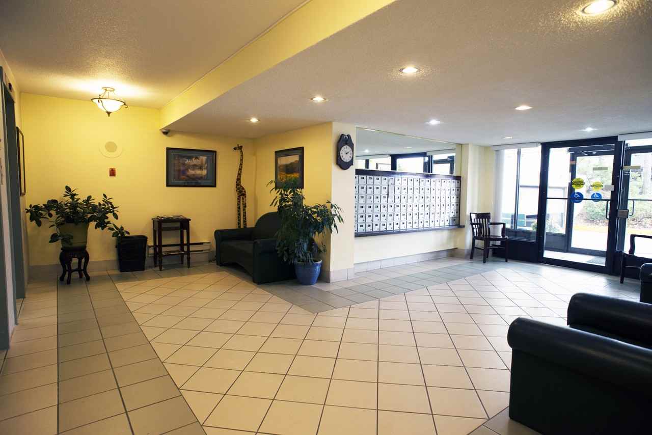 421 Sheridan St - Photo 3 of 23