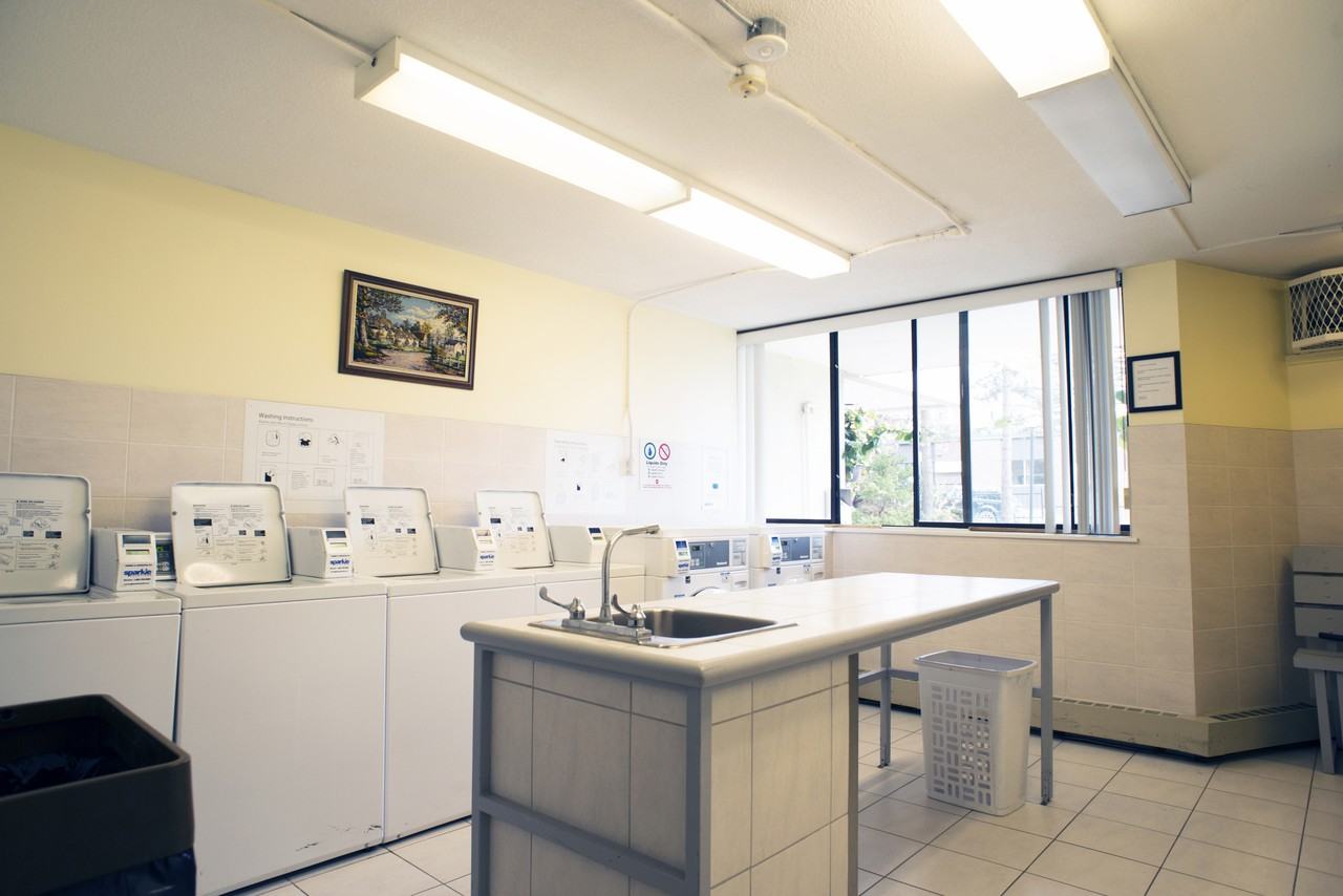 421 Sheridan St - Photo 6 of 23