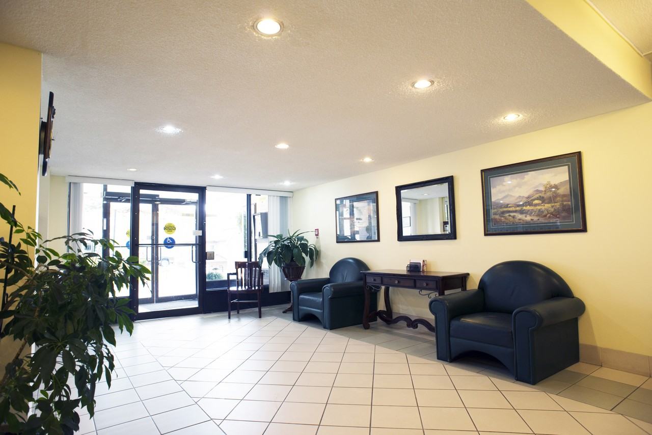 421 Sheridan St - Photo 7 of 23