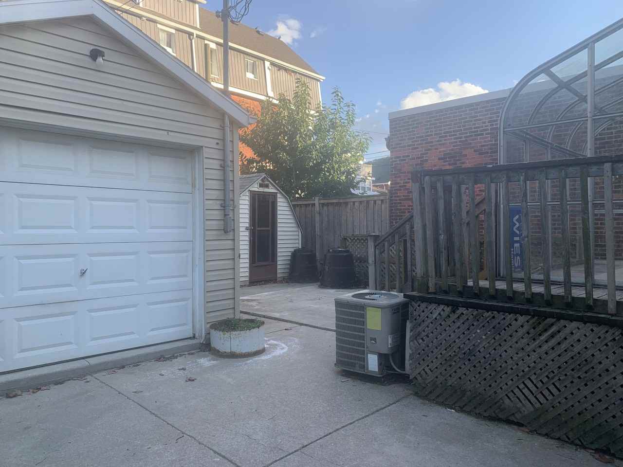 237 Prospect Street South, Main Floor - Photo 3 of 22