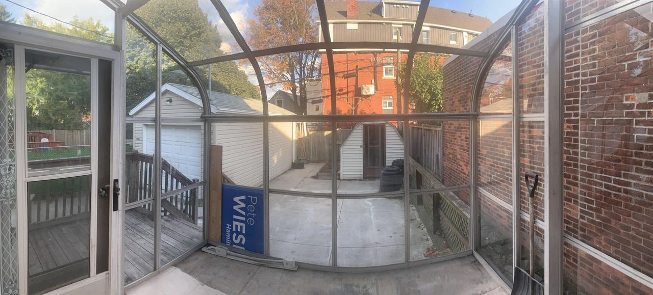 237 Prospect Street South, Main Floor - Photo 4 of 22