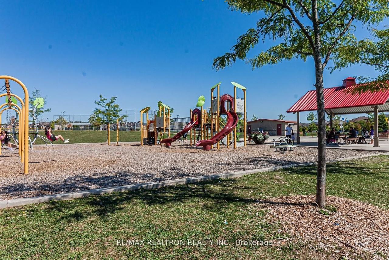 North Oak at Oakvillage Condos by Minto [335 - Photo 2 of 50