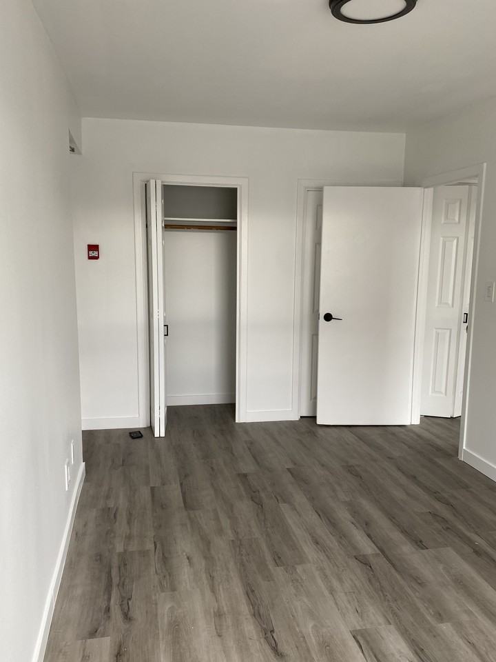 229 Carlton Street - Photo 3 of 13