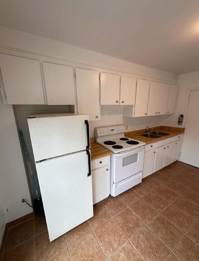 229 Carlton Street - Photo 7 of 13