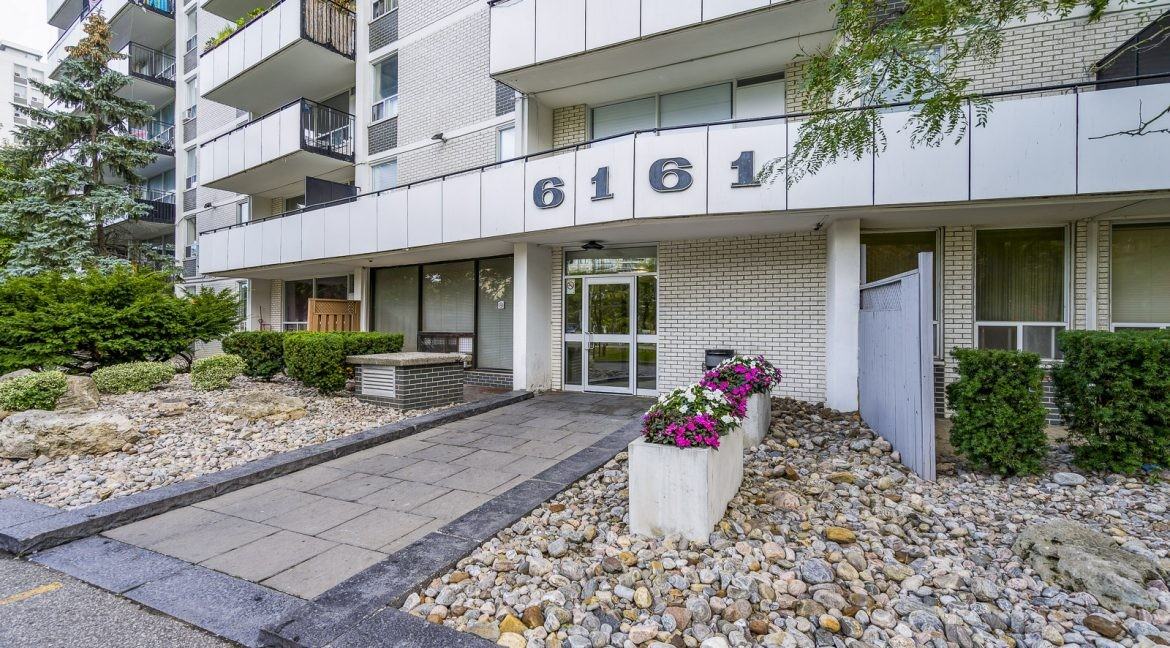 6161 Bathurst St - Photo 2 of 27