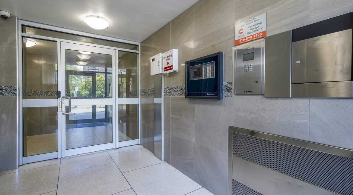 6161 Bathurst St - Photo 3 of 27