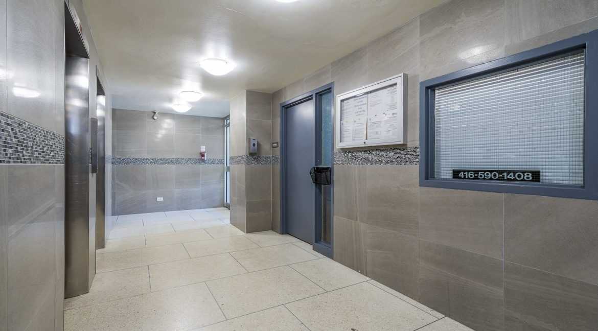 6161 Bathurst St - Photo 7 of 27