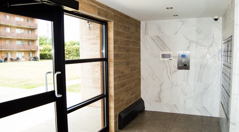 549 North Service Rd - Photo 2 of 10