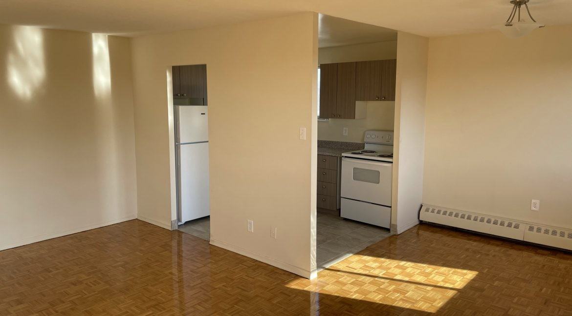 549 North Service Rd - Photo 4 of 10