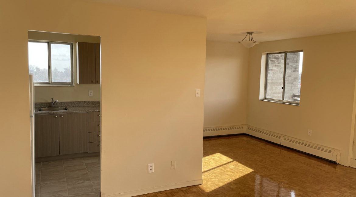 549 North Service Rd - Photo 5 of 10