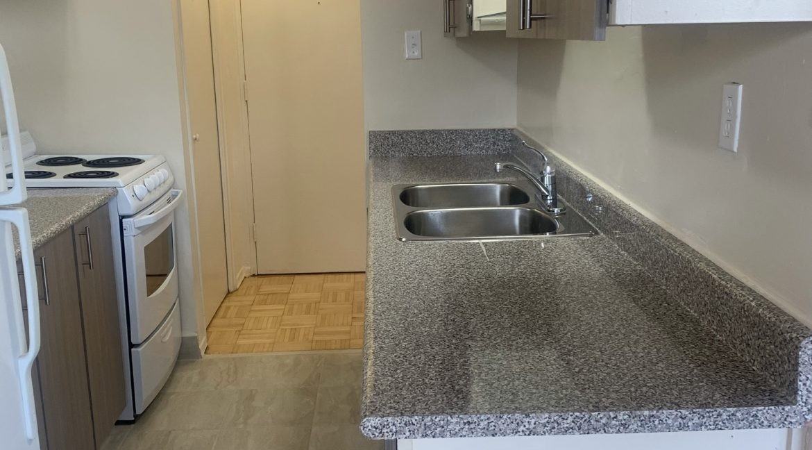 898 Jane Street - Photo 6 of 21