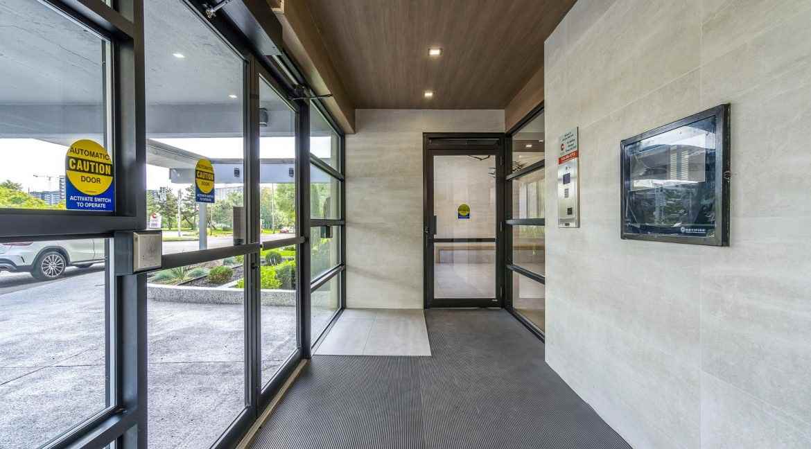 2960 Don Mills Rd - Photo 3 of 30