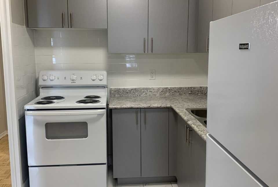 1030 Pearson Dr - Photo 5 of 17