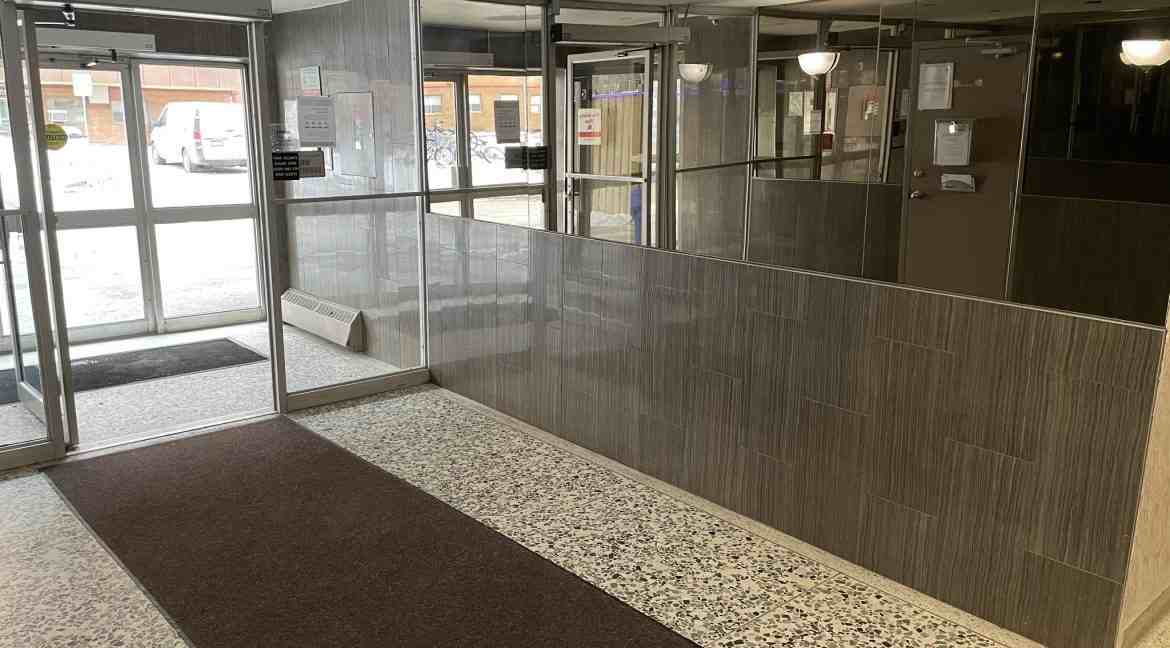 1051 Seneca Ave - Photo 7 of 32