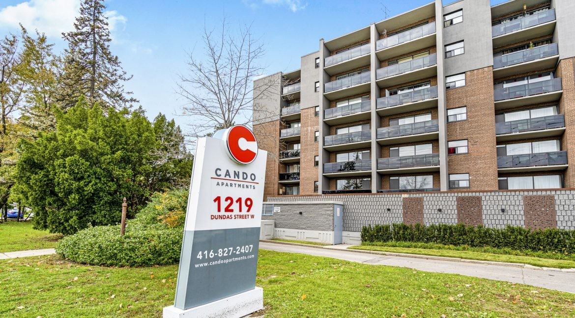 1219 Dundas St West - Photo 2 of 34