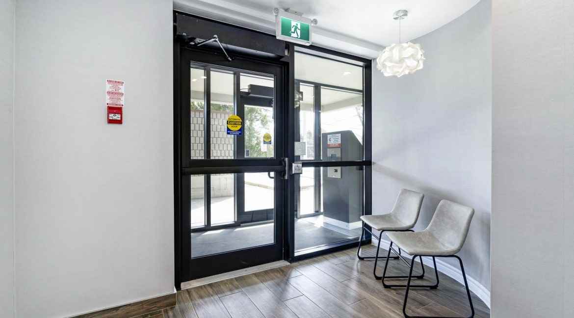 1219 Dundas St West - Photo 6 of 34