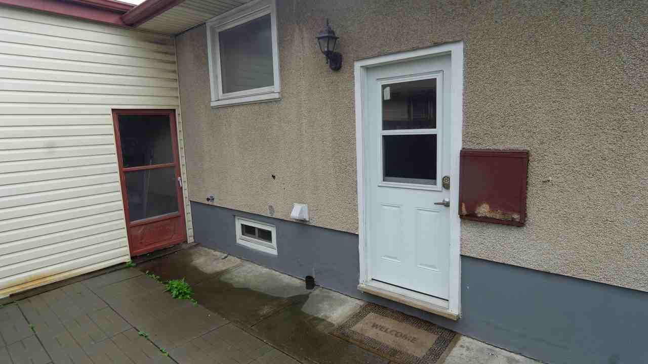 3 Glengarry Road Lower Unit - Photo 3 of 14