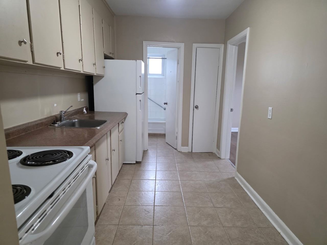 316 Peter St - Photo 2 of 6