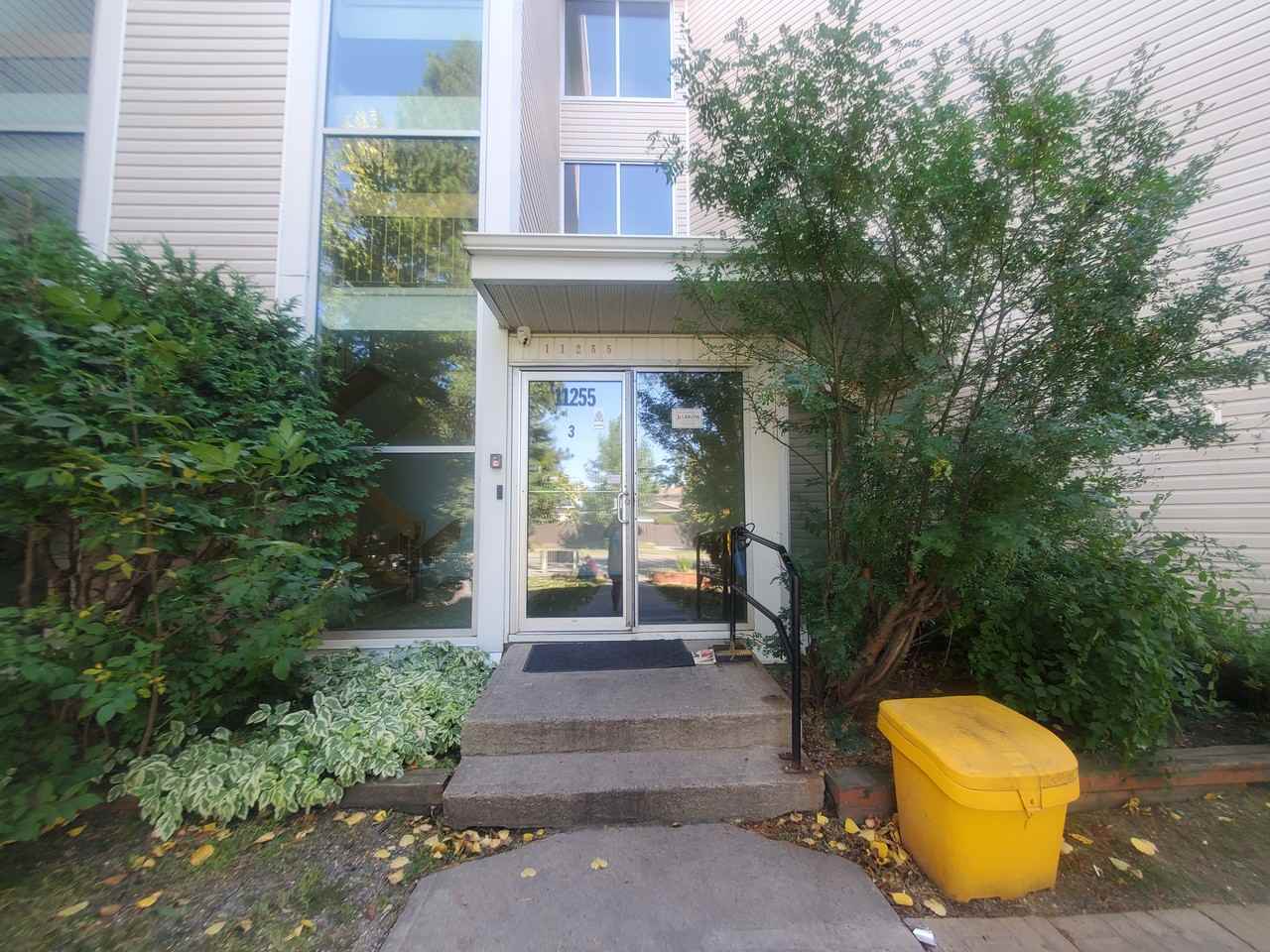 #8, 11255 31 Ave NW Edmonton, AB - Photo 2 of 20