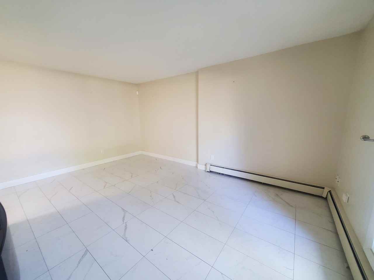 #8, 11255 31 Ave NW Edmonton, AB - Photo 4 of 20