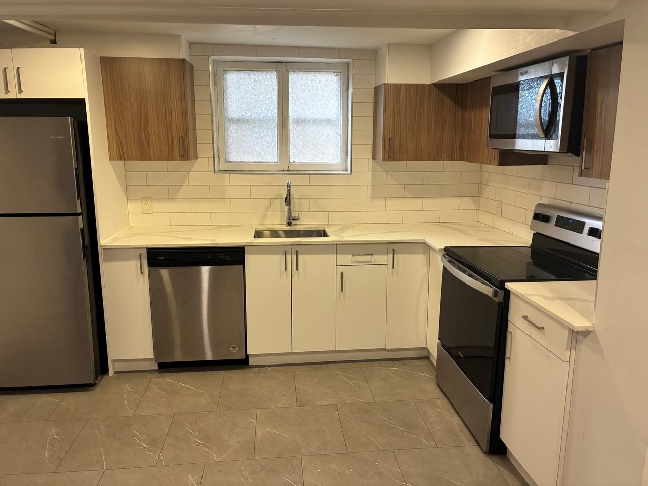 2384 Beaconsfield - Photo 2 of 14