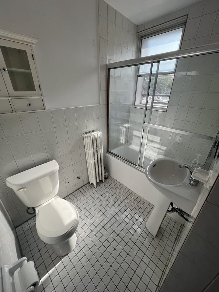 2384 Beaconsfield - Photo 5 of 14