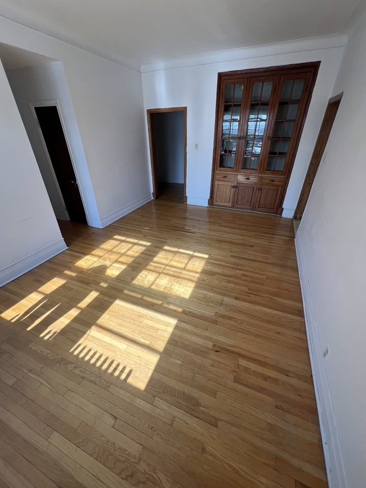 2384 Beaconsfield - Photo 7 of 14