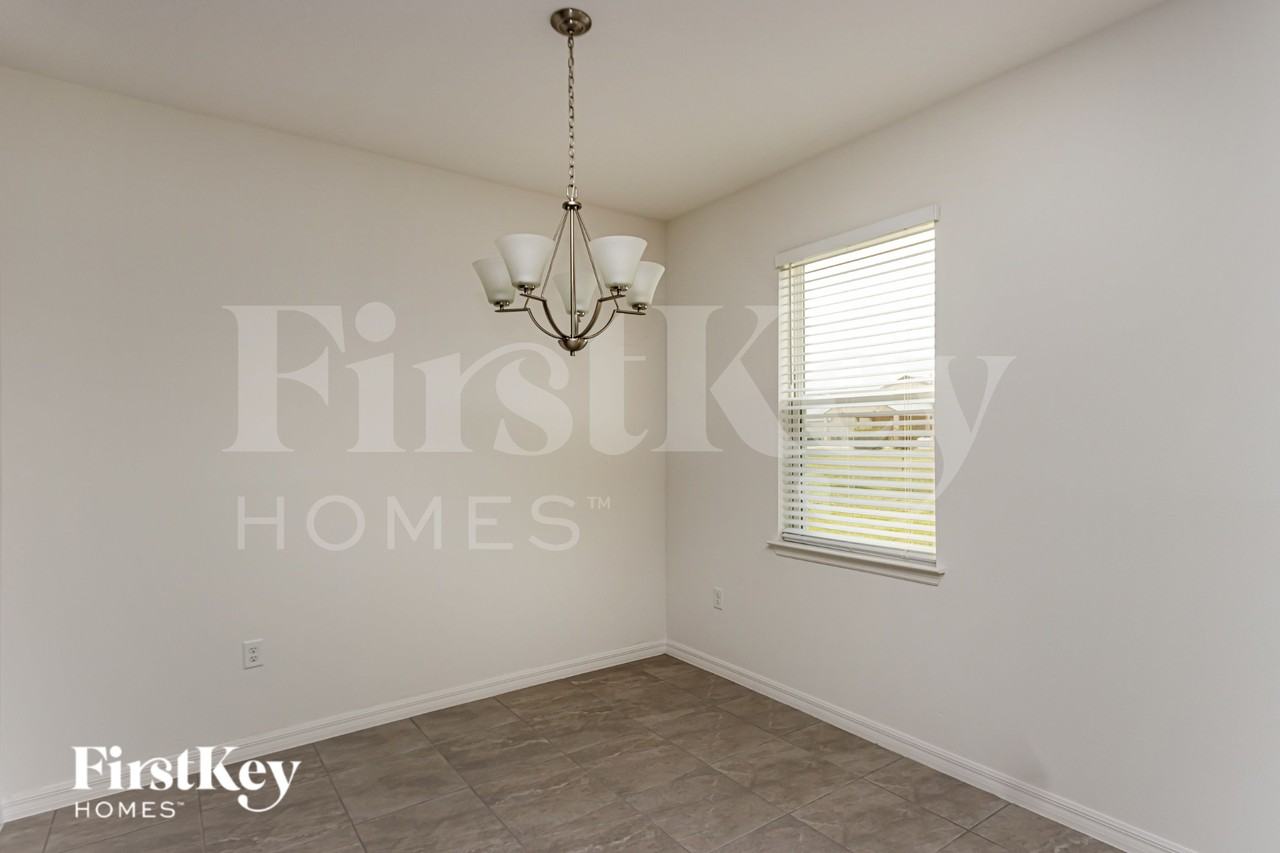 588 Crown Rose Dr - Photo 4 of 16