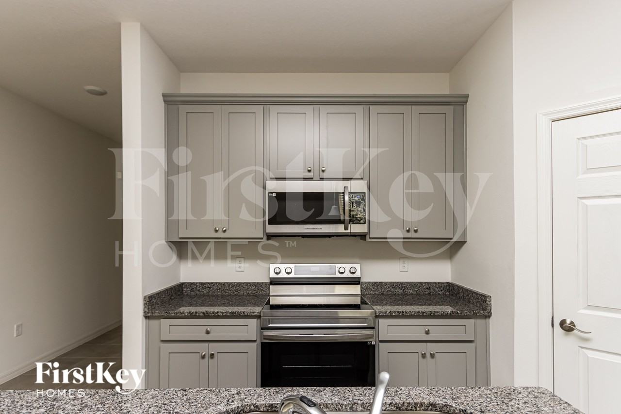 588 Crown Rose Dr - Photo 5 of 16