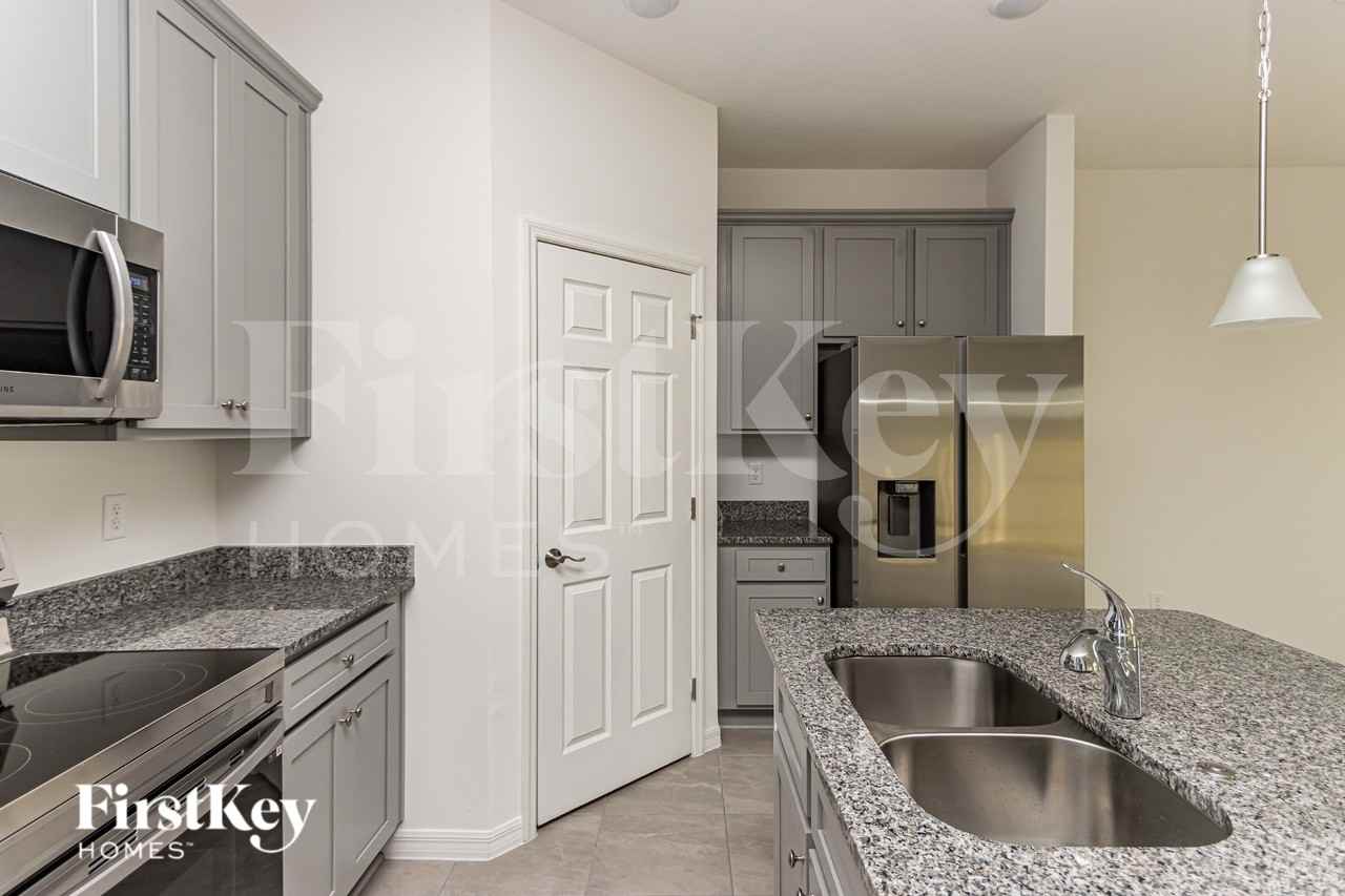 588 Crown Rose Dr - Photo 6 of 16