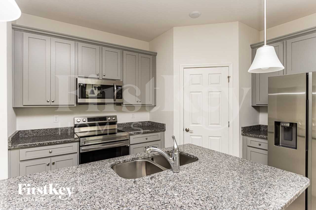 588 Crown Rose Dr - Photo 7 of 16