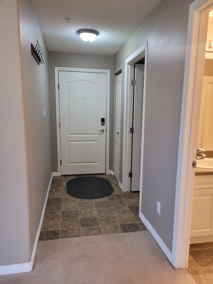 320 Clareview Station Drive - Photo 5 of 20